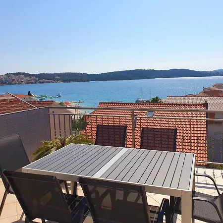 Krizanac Lägenhet Trogir