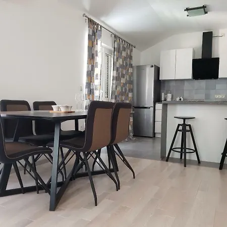 Krizanac Apartment *